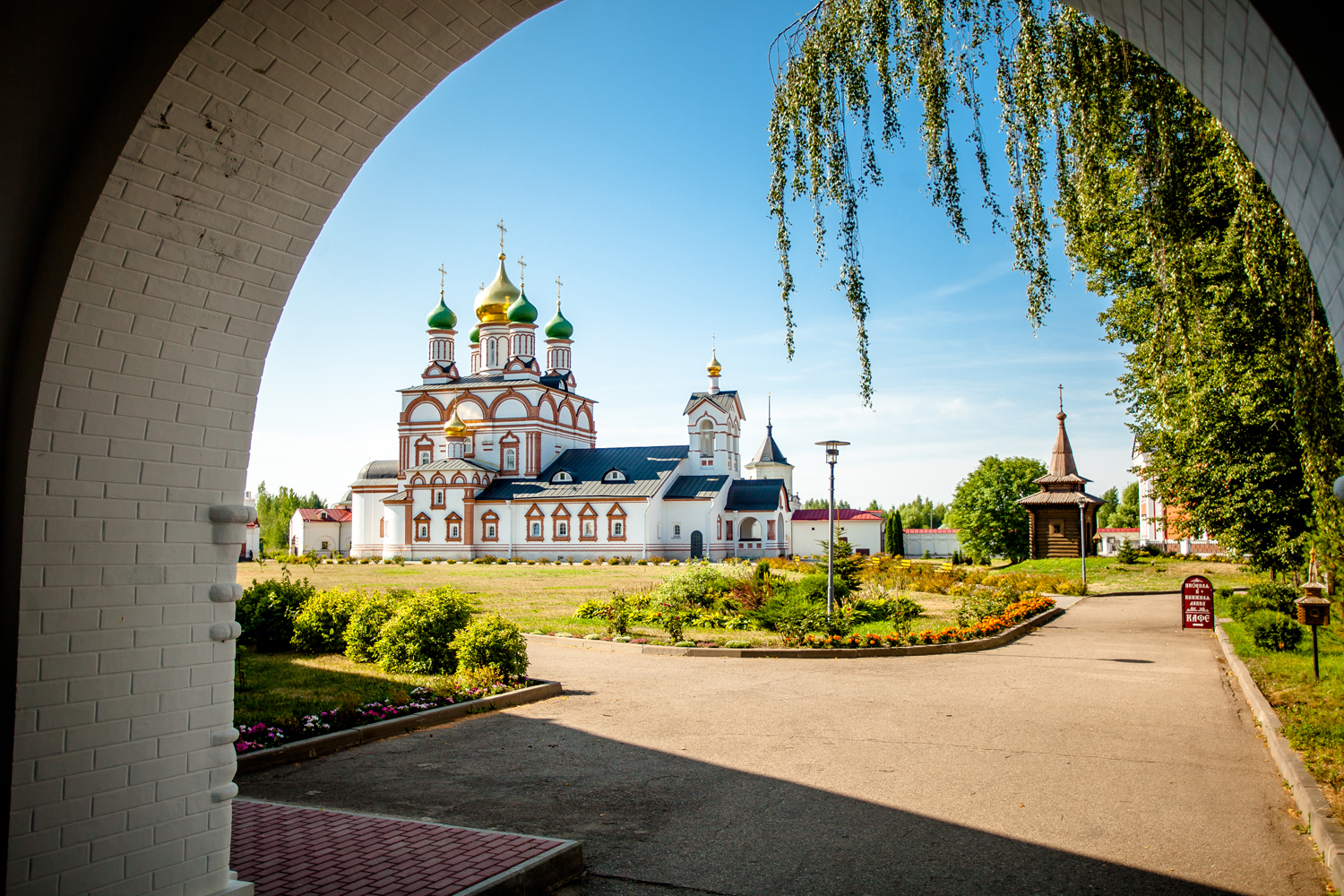 Выбрать монастырь. Троице-Сергиев Варницкий монастырь Ростов Великий. Отель Троице-Сергиев Варницкий монастырь. Троице-Сергиев Варницкий монастырь Ярославская область отель. Ворсмовский монастырь.